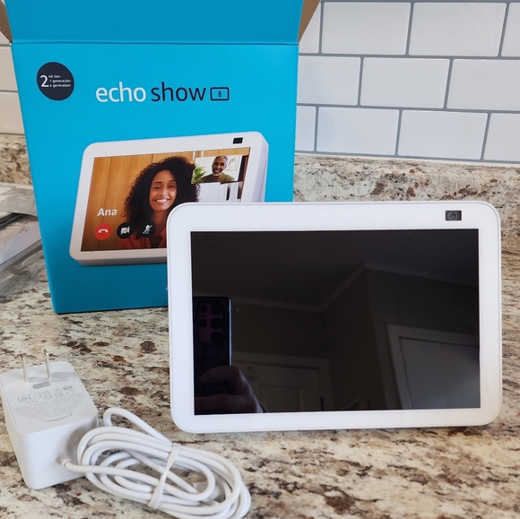 Amazon echo show 8 - Picture 1 of 1